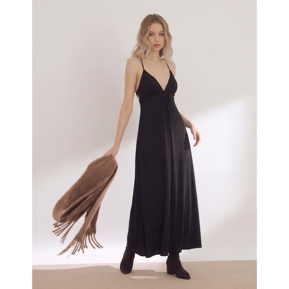 Julie Brown Designs Dresses & Skirts - Julie Brown Designs Women M Maxi Dress Solid Black Elegant Cross Back Cocktail